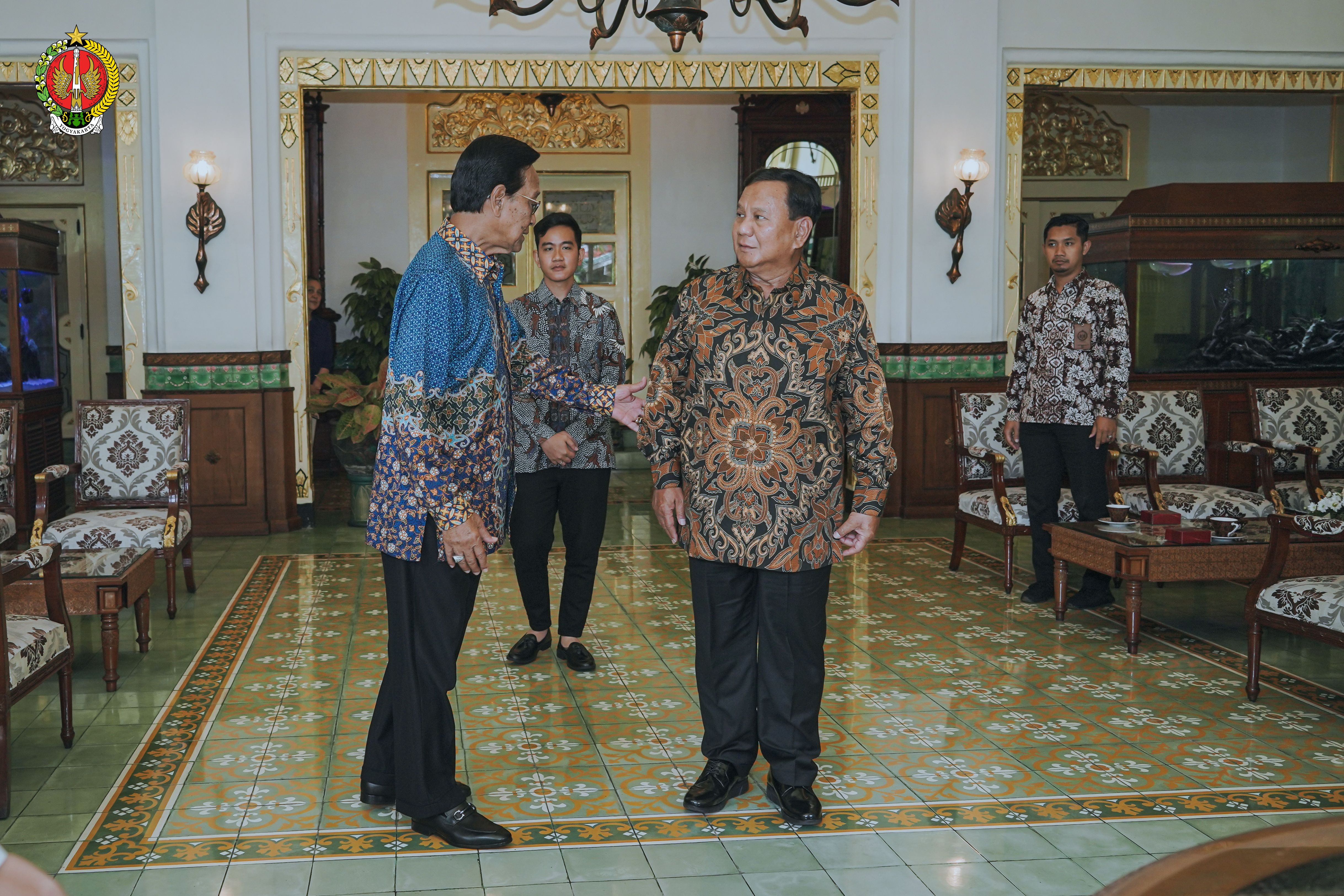 Terima Kunjungan Prabowo – Gibran, Sultan Tetap Netral